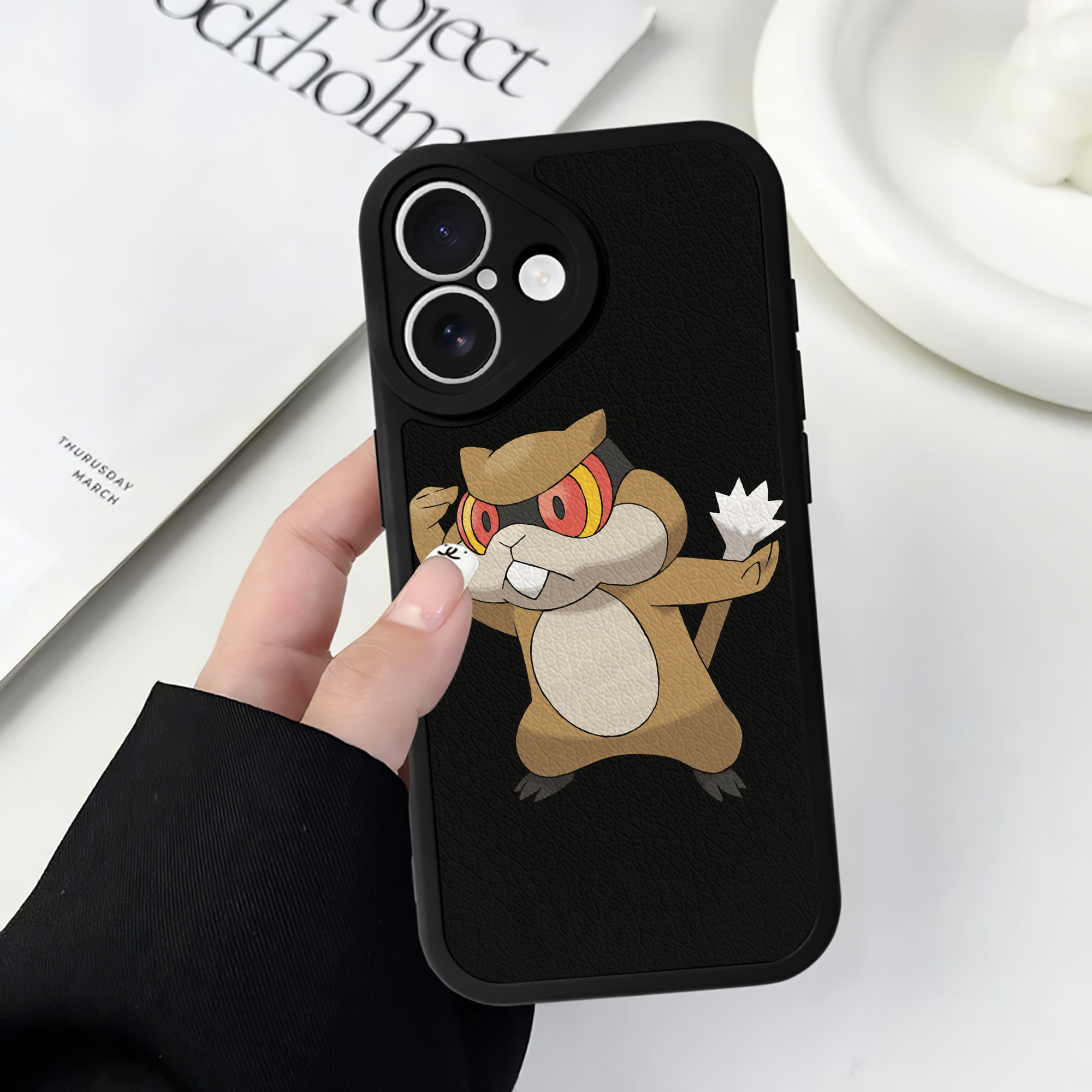 （画像用） ポケットモンスター Pokémon 【iPhone 16シリーズ対応】シリコンスマホケース（レザー調） 材質：シリコン